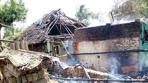 திருவண்ணாமலை கனமழையின் போது இடி தாக்கி குடிசை வீட்டில் தீ விபத்து.